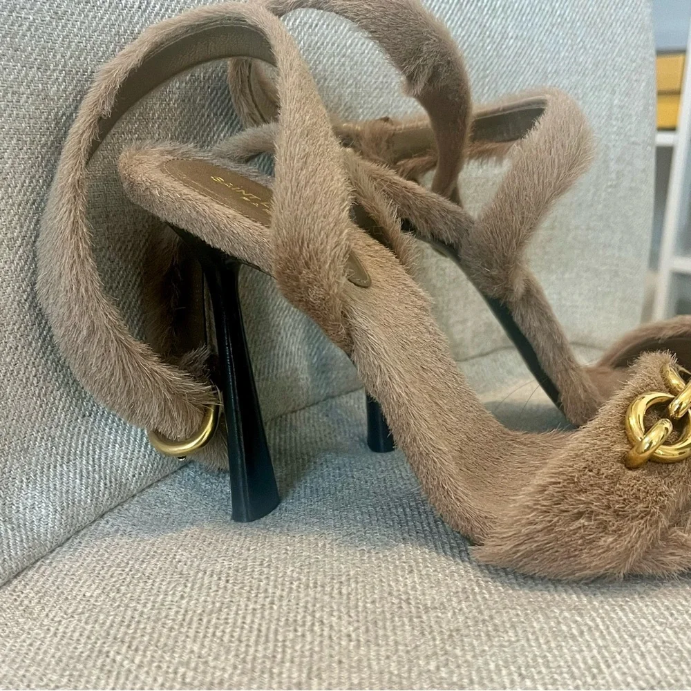 Saint Laurent Tan Fur High Heel Shoes with Gold Chain - Picture 6 of 8
